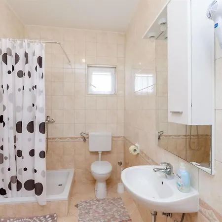 And Ljubica I Branko - Two Bedroom A2 לופאר